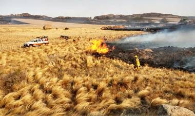 Siguen activos los incendios en las Sierras de Comechingones