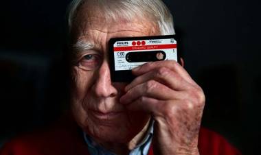 Murió a los 94 años Lou Ottens, el inventor del cassette