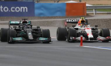 “¡Déjenme tranquilo!”: las discusiones de Hamilton con el equipo Mercedes y su error que le costó la cima del campeonato de la Fórmula 1