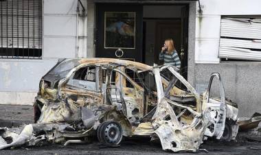 Conmoción en Barrio Norte por la explosión de un automovil