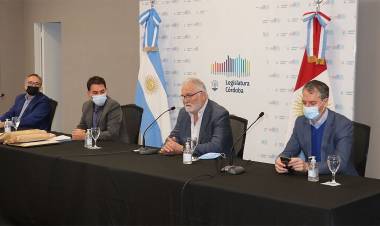 Asfaltarán más de 20 kilómetros de caminos rurales en la zona de Villa Huidobro