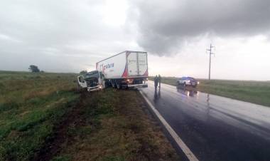 Un camión despistó cerca de Vicuña Mackenna en medio de la tormenta