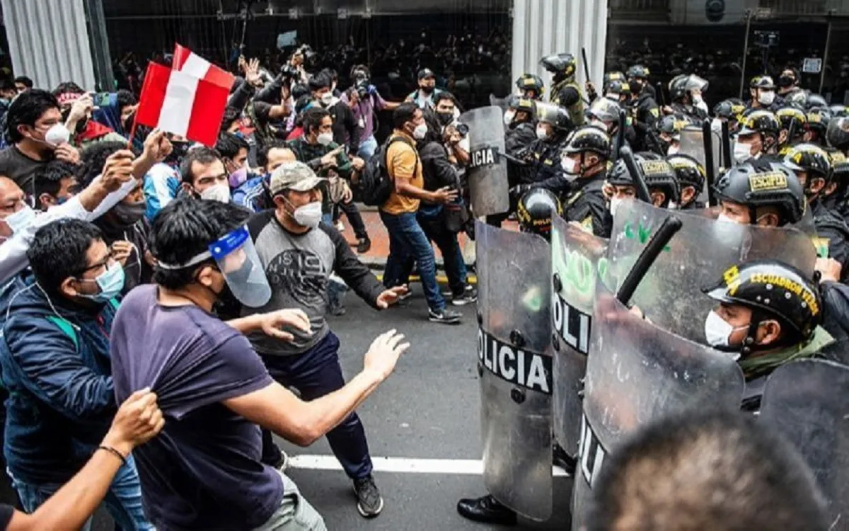 Cancillería alertó sobre los riesgos de viajar a Perú en medio de la convulsión social