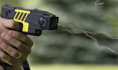 El Gobierno compró 100 pistolas Taser sin licitación