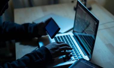 Detuvieron a dos jóvenes que crearon cerca de 1.000 cuentas falsas de una plataforma de contenidos