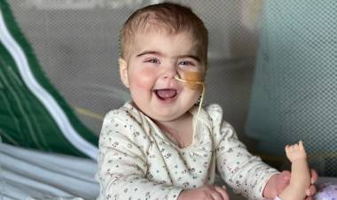 Su hija sufre leucemia y tiene solo 4 semanas para conseguir el medicamento para salvarla: "Es su única posibilidad"