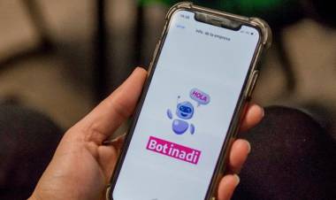El Inadi presentó su bot de consultas y asesoramiento por WhatsApp