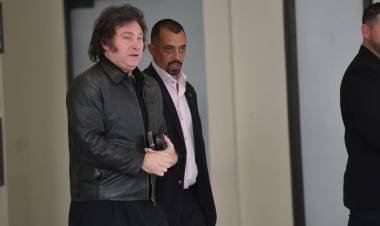 Milei viaja a Bahía Blanca junto a ministros y personal médico
