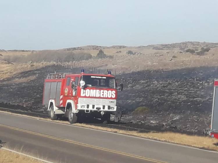 Achiras: Incendios Simultáneos en La tarde del Jueves en Cercanias a Achiras