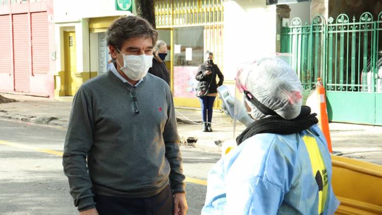 Quirós pidió que se "festeje de manera prudente" este Día de la Madre