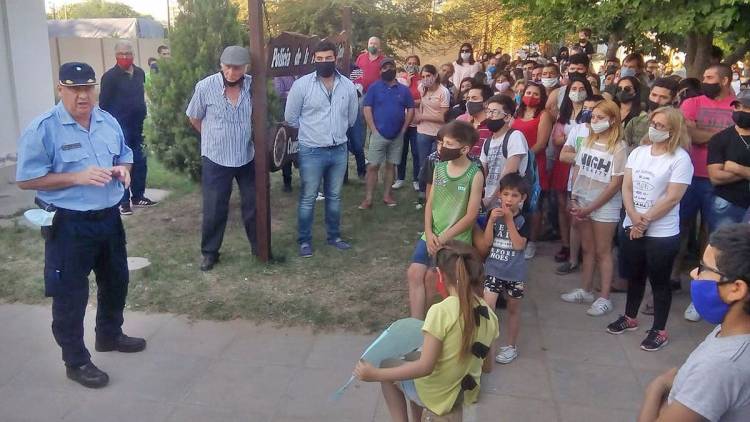 Mackenna: en otra masiva marcha, vecinos renovaron el pedido por seguridad y justicia