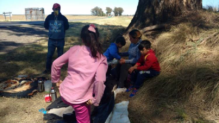 Las familias varadas en el límite con San Luis ya fueron trasladadas