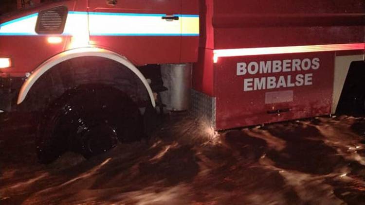 Anegamientos por una intensa lluvia en Embalse: hay alerta en la región