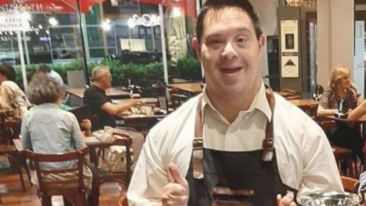 El triste adiós a Dani, el mozo con Síndrome de Down que conquistó a los rosarinos