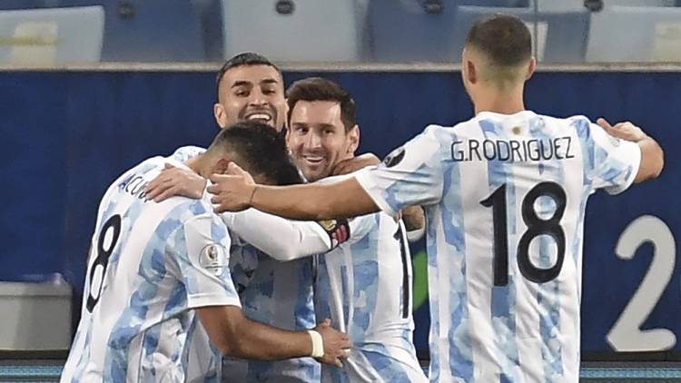 De la mano de un Messi histórico, Argentina goleó a Bolivia y espera afilada los cuartos