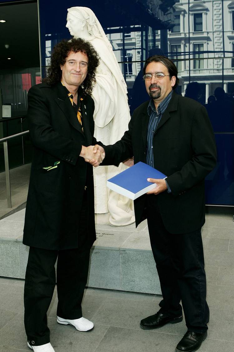 Los 74 de Brian May: la gloria con Queen, la muerte de Freddie Mercury y su lucha con la depresión
