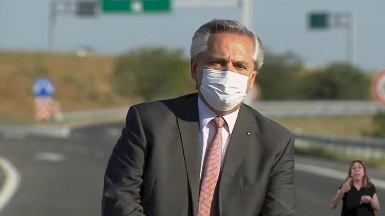 El Presidente está aislado en Olivos por ser contacto estrecho de covid