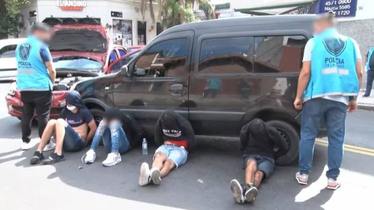Detienen a cuatro ladrones que ofrecían placas de video a la venta y luego asaltaban a los clientes