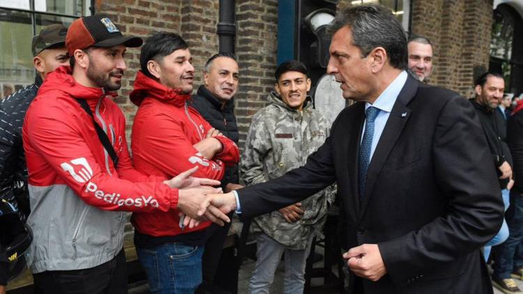 Delivery: entra en vigencia el seguro gratuito para trabajadores que impulsó Massa