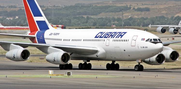 Con críticas al gobierno de Milei, Cuba anunció la suspensión de los vuelos de su aerolínea estatal a Argentina