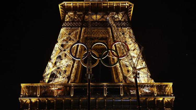 La Torre Eiffel, con "vestuario" olímpico