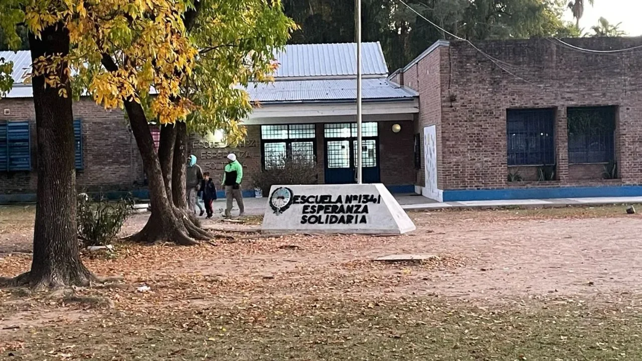 Tragedia en una escuela de Santa Fe: murió un docente en plena clase