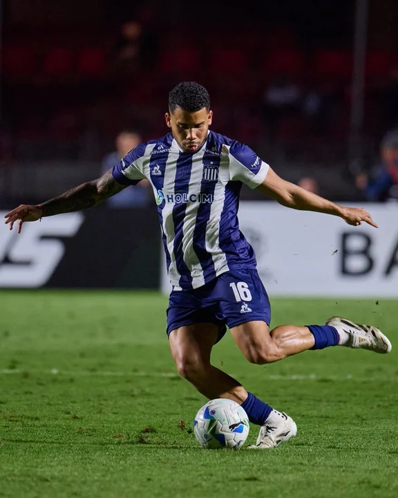 Escandalo: Navarro de Talleres denunció que un jugador de San Pablo le dijo “venezolano muerto de hambre”
